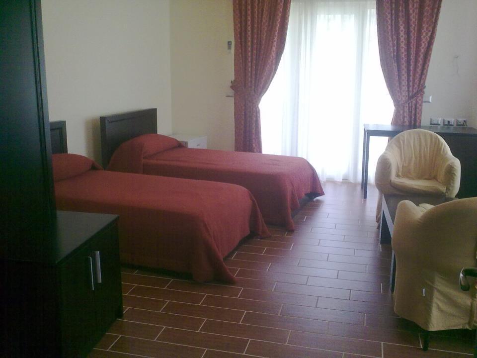 莱昂纳多酒店 Durrës 外观 照片